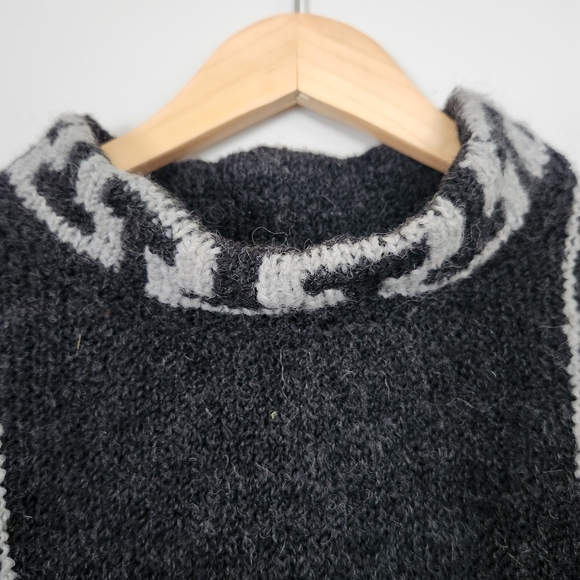 Peruvian Trading Co. Poncho Women's One Size Gray Alpaca Wool Aztec Fringe - Picture 6 of 12